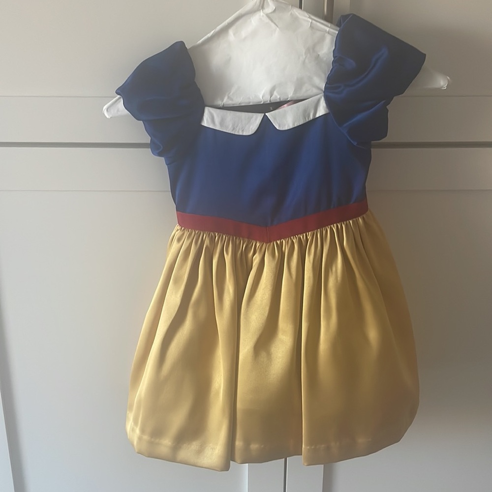 Janie and Jack Disney Snow White Costume. Size 12 to 18 months.